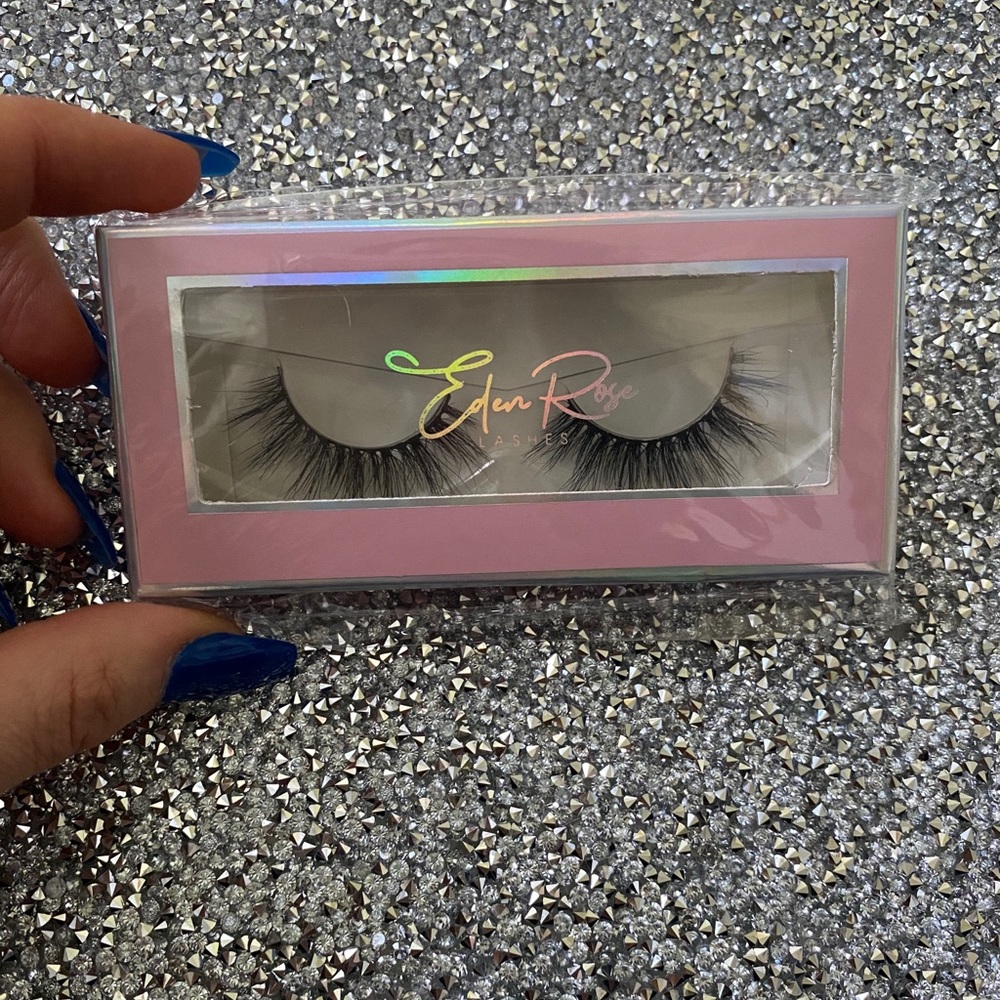 Eden Rose false lashes